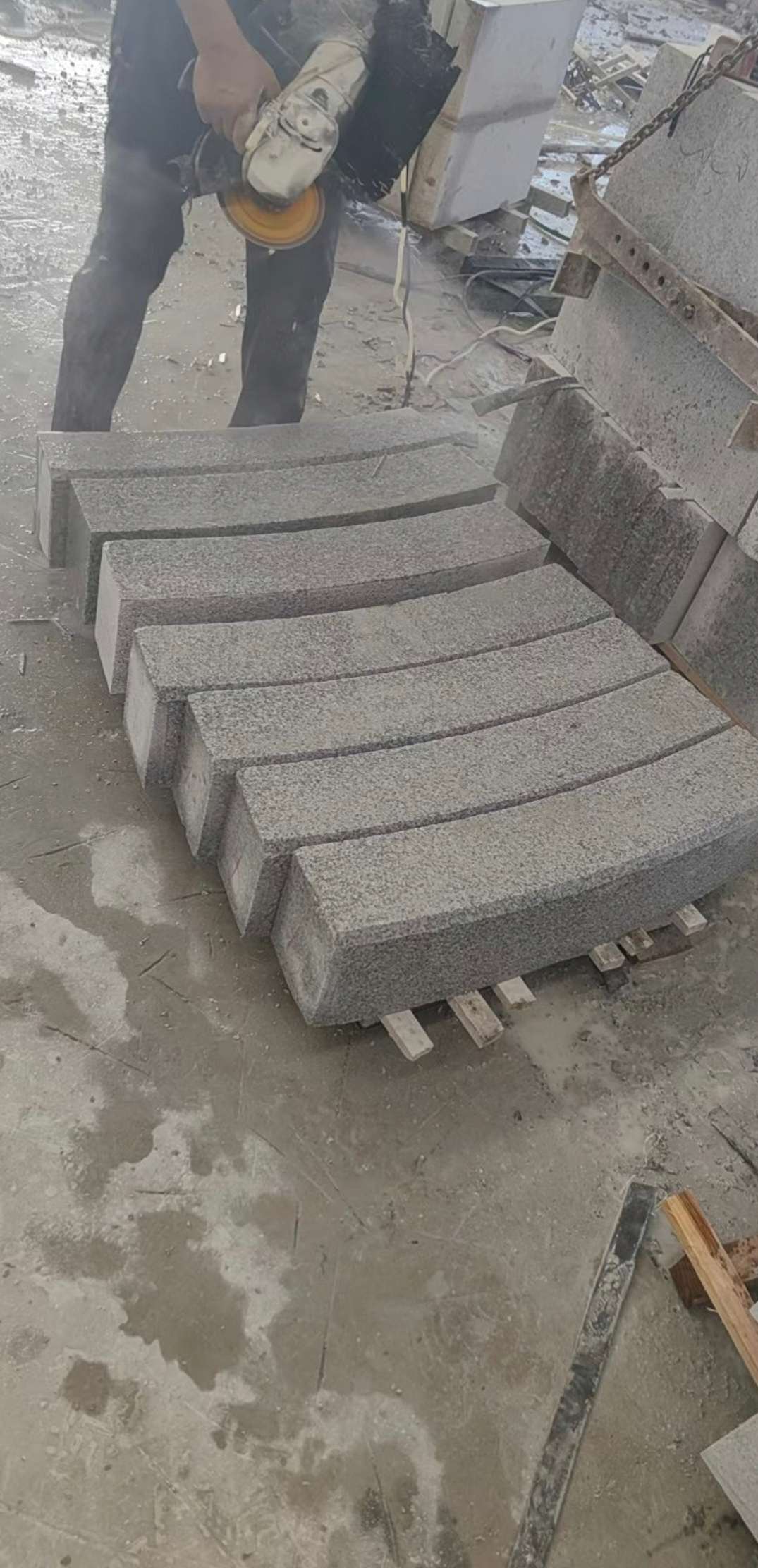 巴彦淖尔芝麻白弧形路牙石