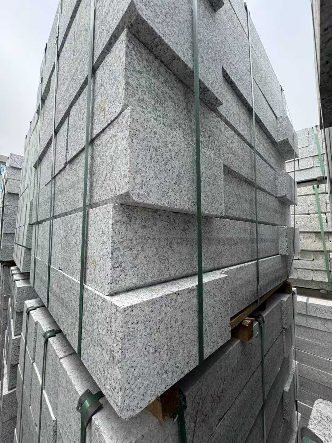 巴彦淖尔芝麻白路牙石 马路牙子