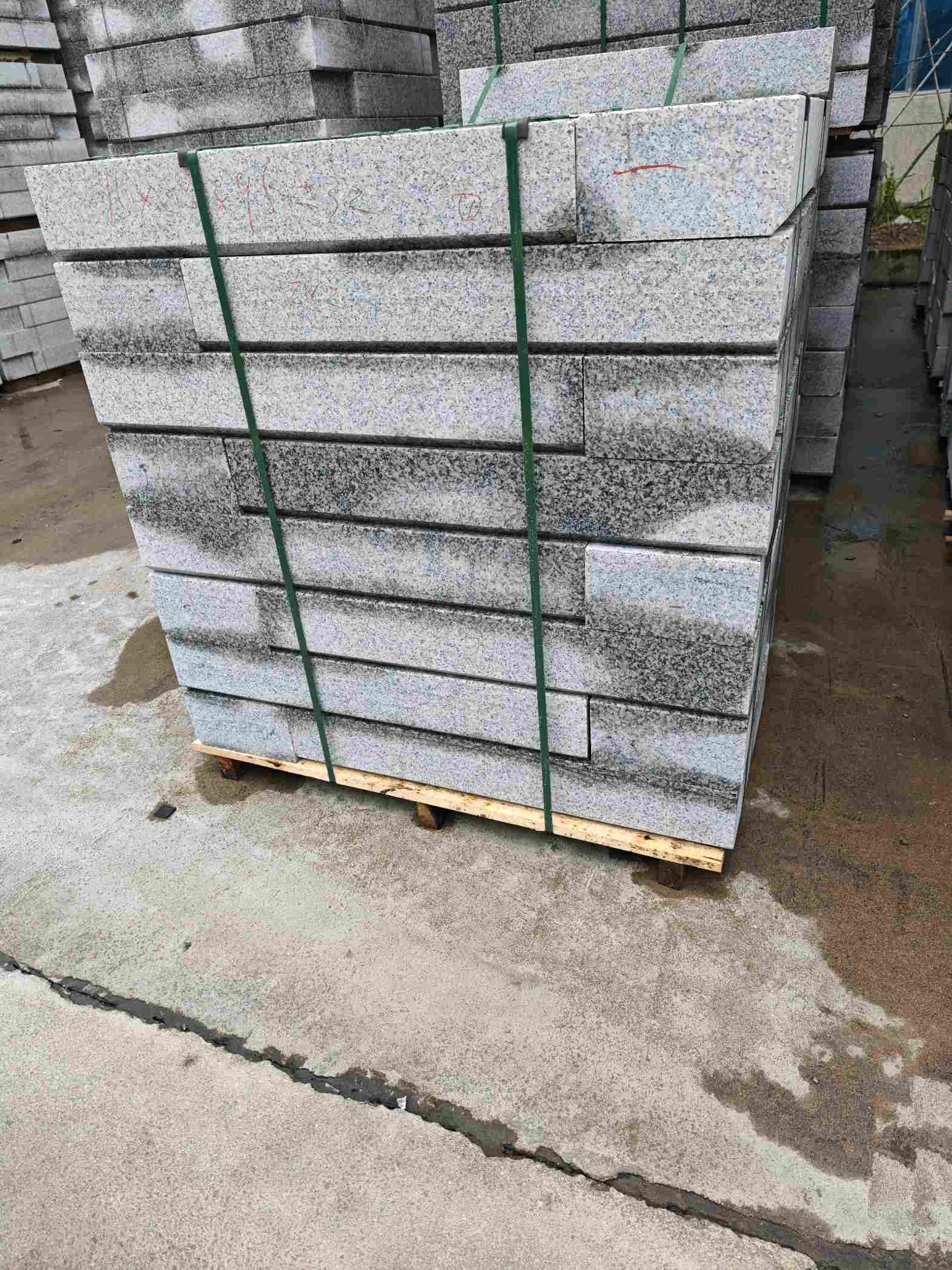 巴彦淖尔芙蓉白路牙石，马路牙子